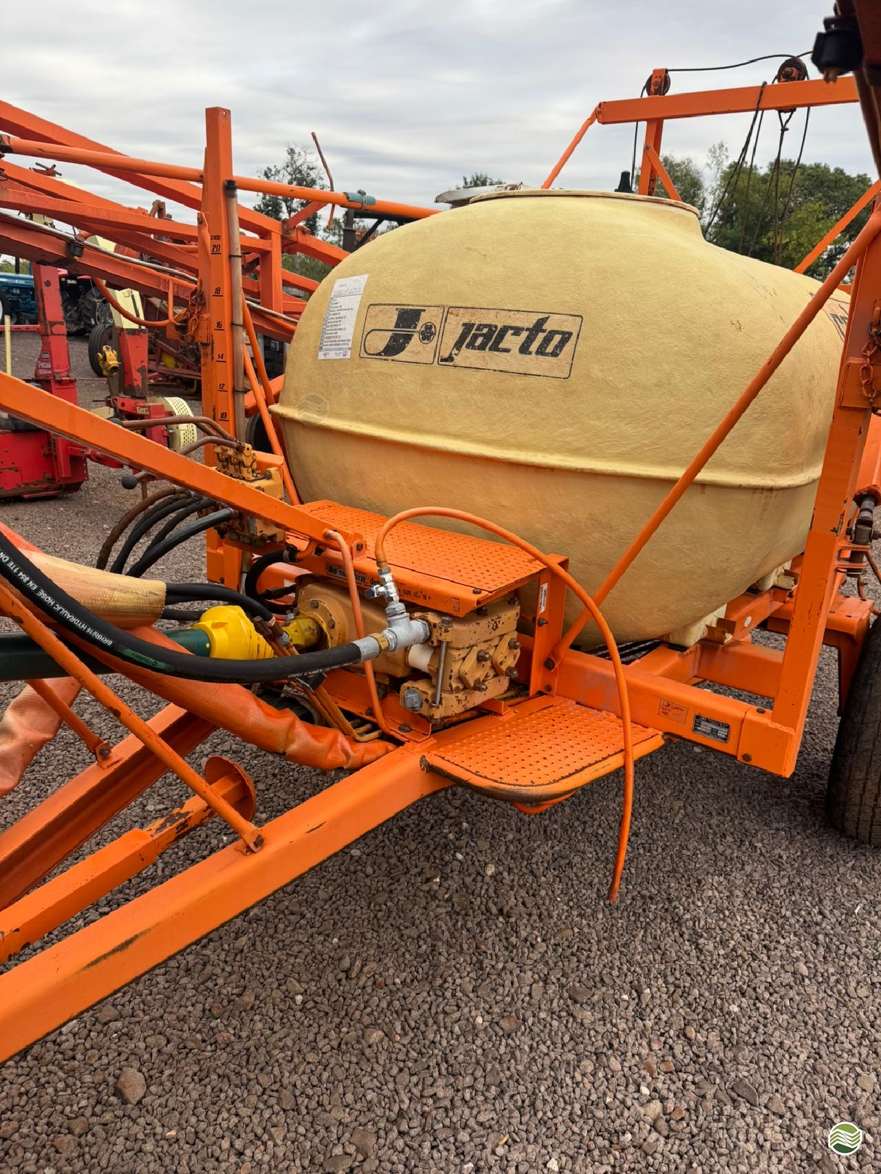 PULVERIZADOR JACTO COLUMBIA AD18 Arrasto Toledo Tratores PR TOLEDO PARANÁ PR