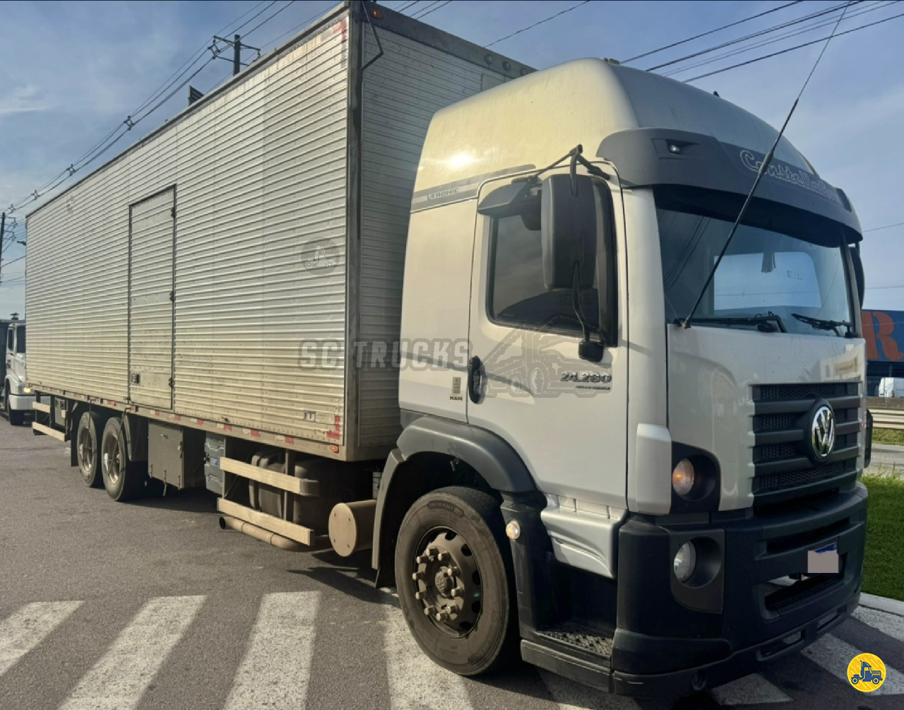 CAMINHAO VOLKSWAGEN VW 24280 Baú Furgão Truck 6x2 SC Trucks FLORIANOPOLIS SANTA CATARINA SC