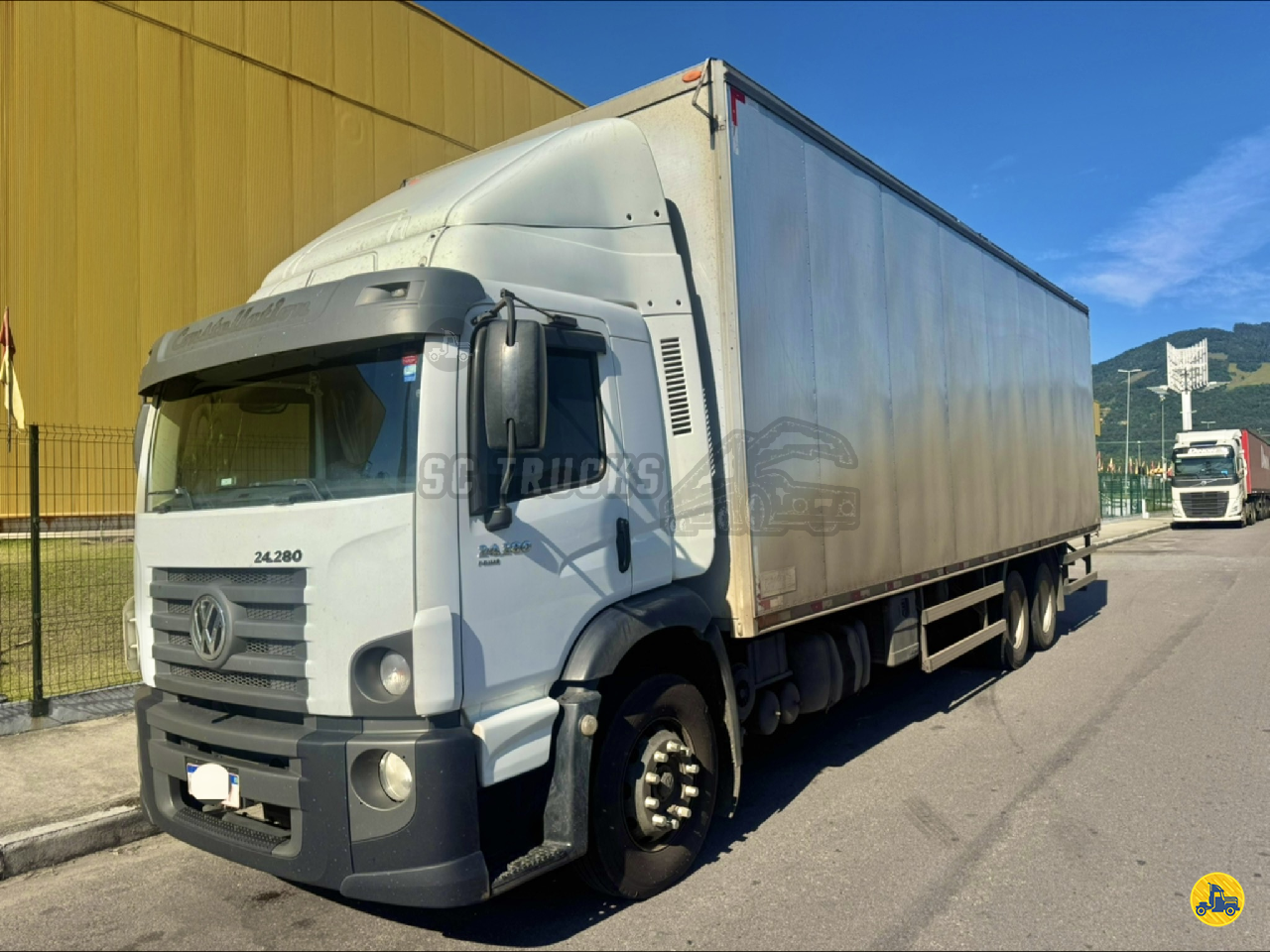 CAMINHAO VOLKSWAGEN VW 24280 Baú Furgão Truck 6x2 SC Trucks FLORIANOPOLIS SANTA CATARINA SC