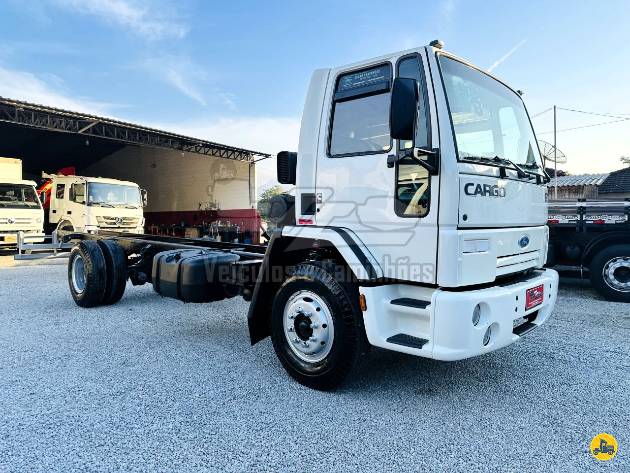 CARGO 1317 de JC Veículos e Caminhões