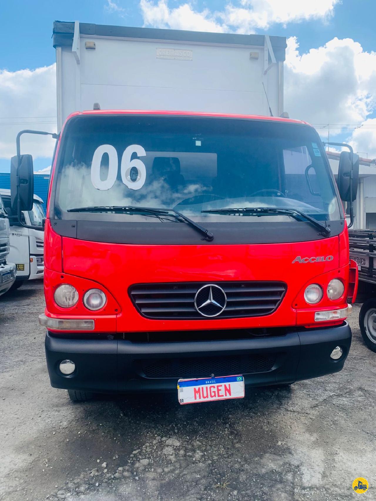 CAMINHAO MERCEDES-BENZ MB 915 Baú Furgão Toco 4x2 Mugen Caminhões GUARULHOS SÃO PAULO SP
