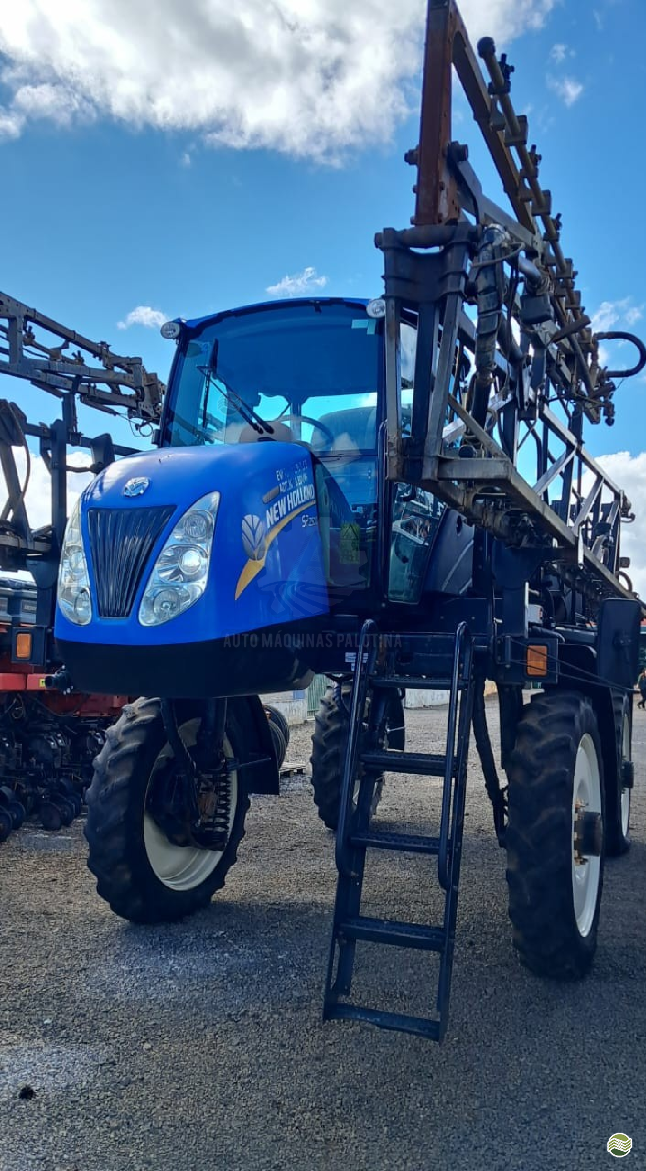 PULVERIZADOR NEW HOLLAND DEFENSOR SP2500 Tração 4x4 Auto Máquinas Palotina PALOTINA PARANÁ PR