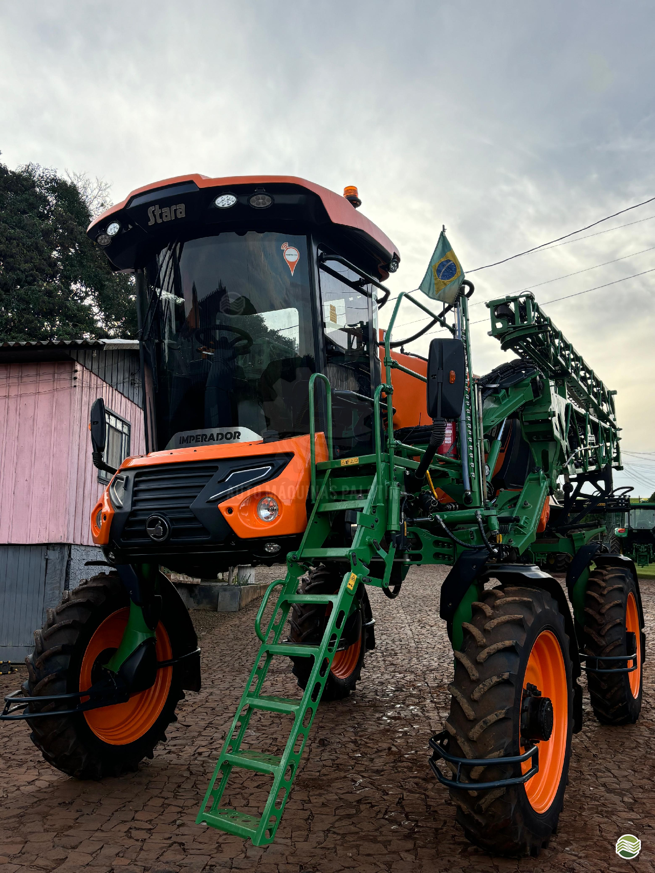 PULVERIZADOR STARA IMPERADOR 2000 Tração 4x4 Auto Máquinas Palotina PALOTINA PARANÁ PR