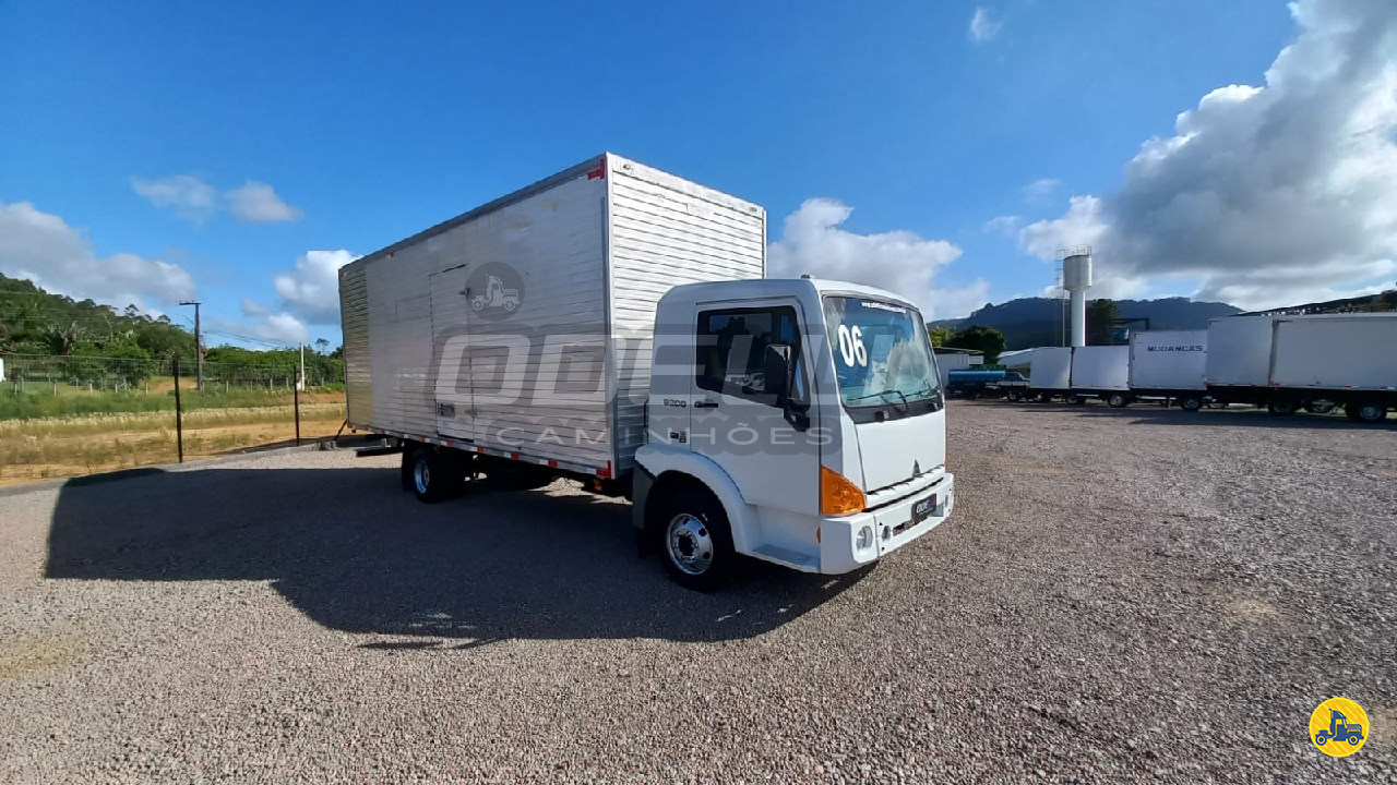 CAMINHAO AGRALE AGRALE 9200 Baú Furgão 3/4 4x2 Odelli Caminhões  RIO DO SUL SANTA CATARINA SC