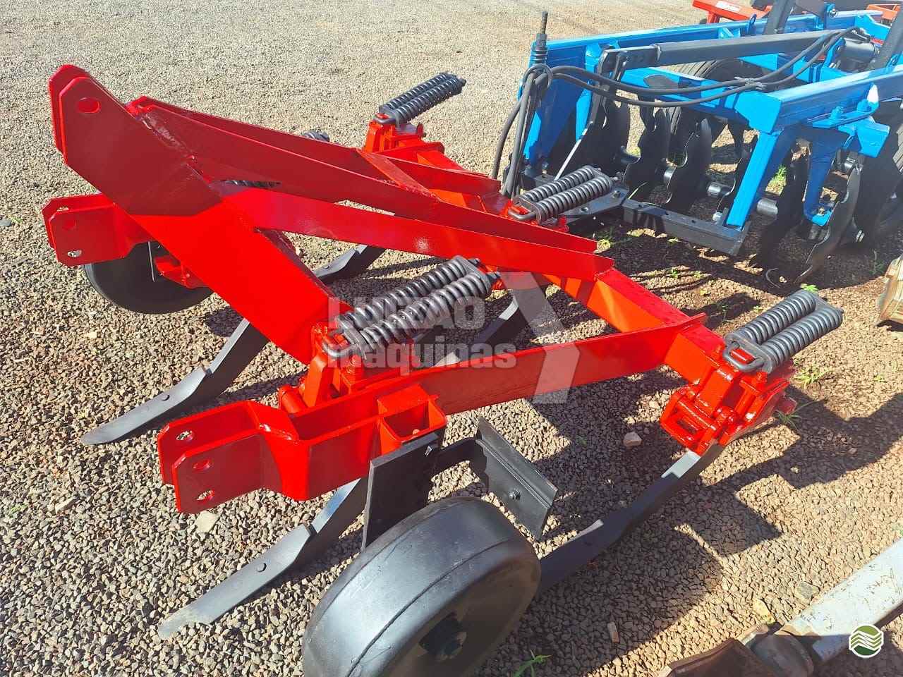 IMPLEMENTOS AGRICOLAS SUBSOLADOR 5 HASTES Luizão Máquinas Agrícolas UMUARAMA PARANÁ PR