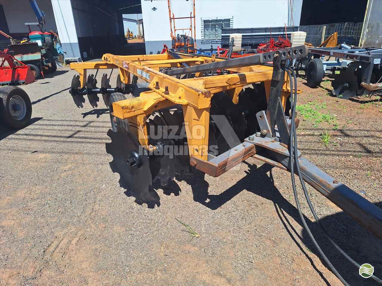 IMPLEMENTOS AGRICOLAS GRADE ARADORA ARADORA 20 DISCOS Luizão Máquinas Agrícolas UMUARAMA PARANÁ PR
