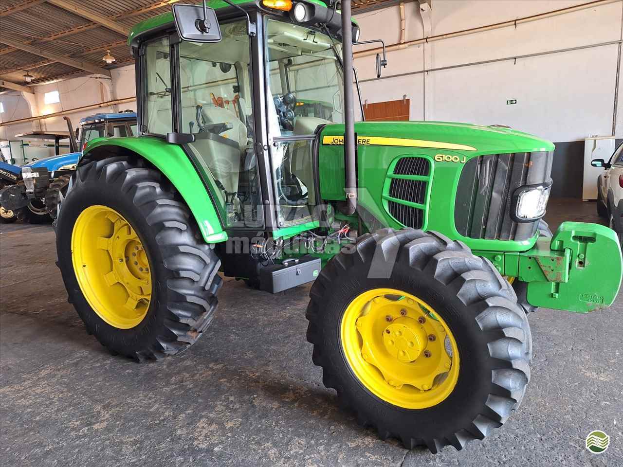 JOHN DEERE 6100J de Luizão Máquinas Agrícolas