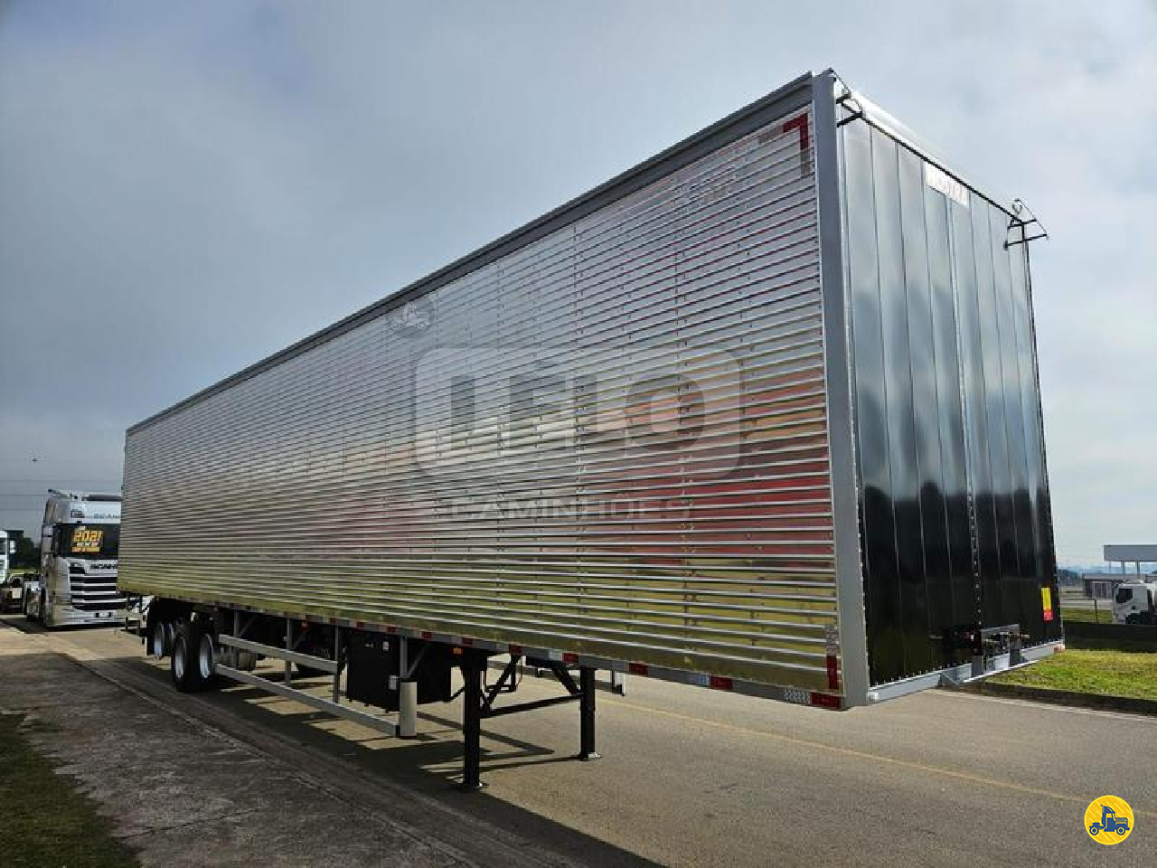 CARRETA SEMI-REBOQUE BAU FURGÃO Lelo Caminhões CURITIBA PARANÁ PR