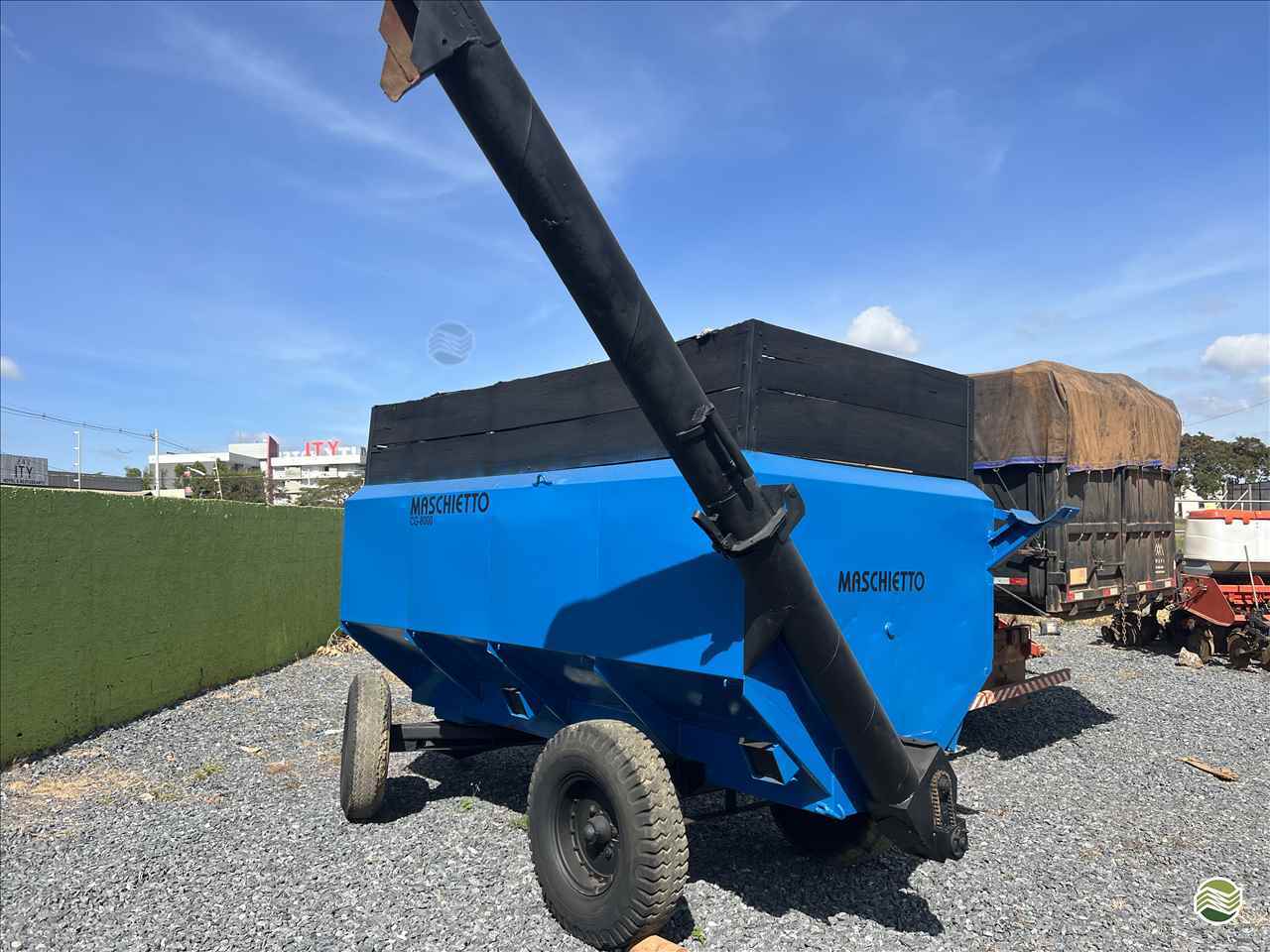 IMPLEMENTOS AGRICOLAS CARRETA BAZUKA GRANELEIRA 8000 LF Comercial Agrícola CRISTALINA GOIAS GO