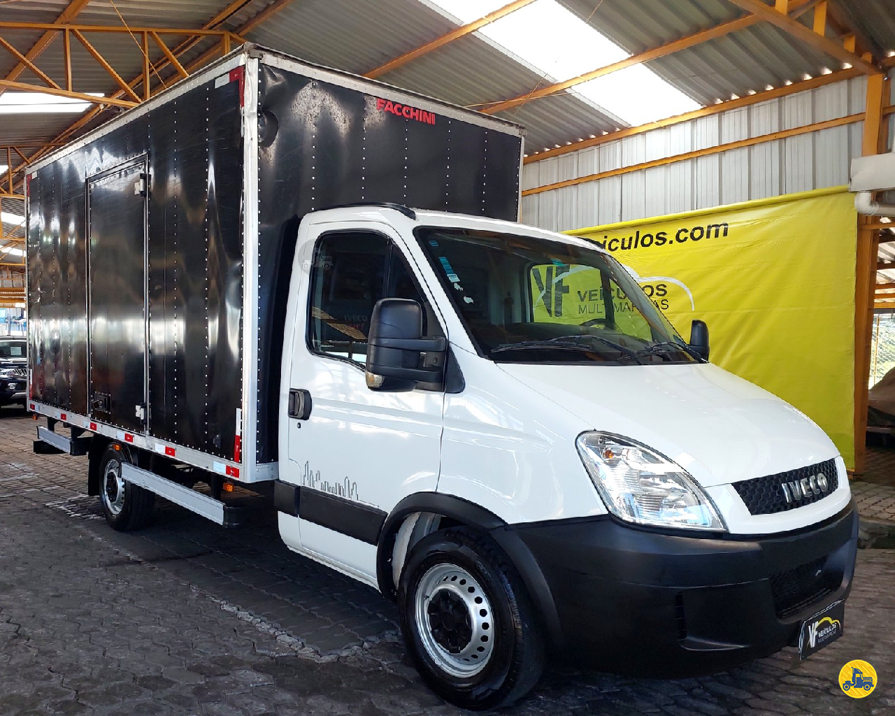 CAMINHAO IVECO DAILY 30s13  Baú Furgão 3/4 4x2 VF Veículos CAXIAS DO SUL RIO GRANDE DO SUL RS