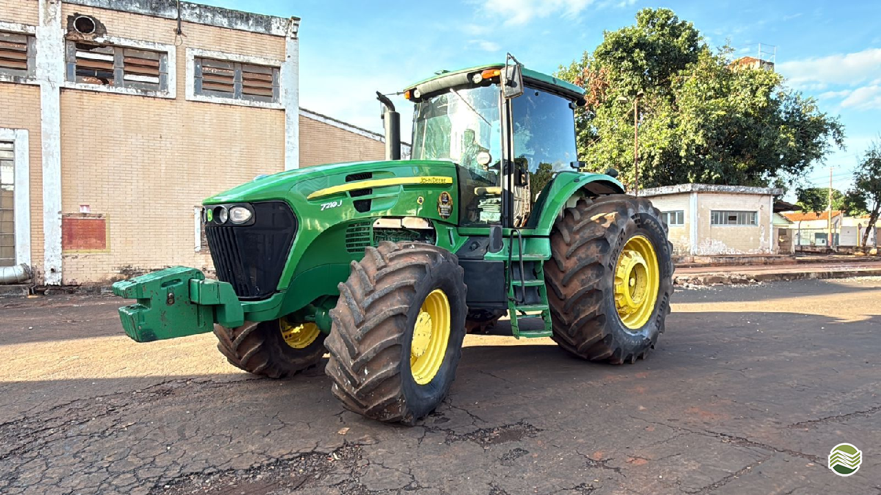 JOHN DEERE 7210J de LF Máquinas Agrícolas SP