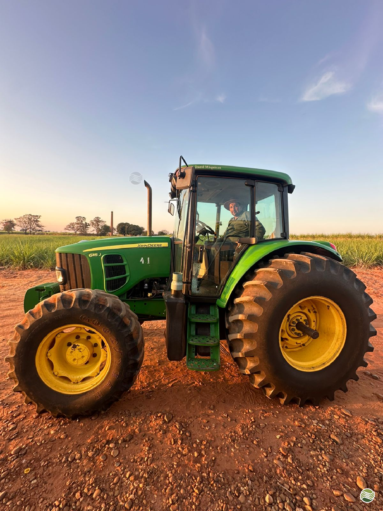 TRATOR JOHN DEERE JOHN DEERE 6115J Tração 4x4 LF Máquinas Agrícolas SP MIGUELOPOLIS SÃO PAULO SP