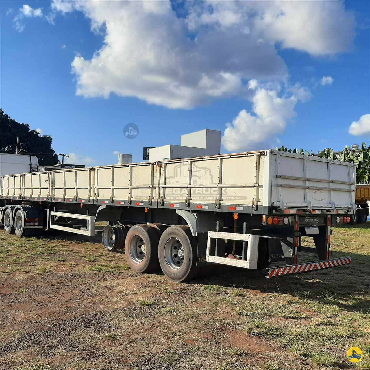 GRANELEIRO de Megatruck Caminhões e Máquinas