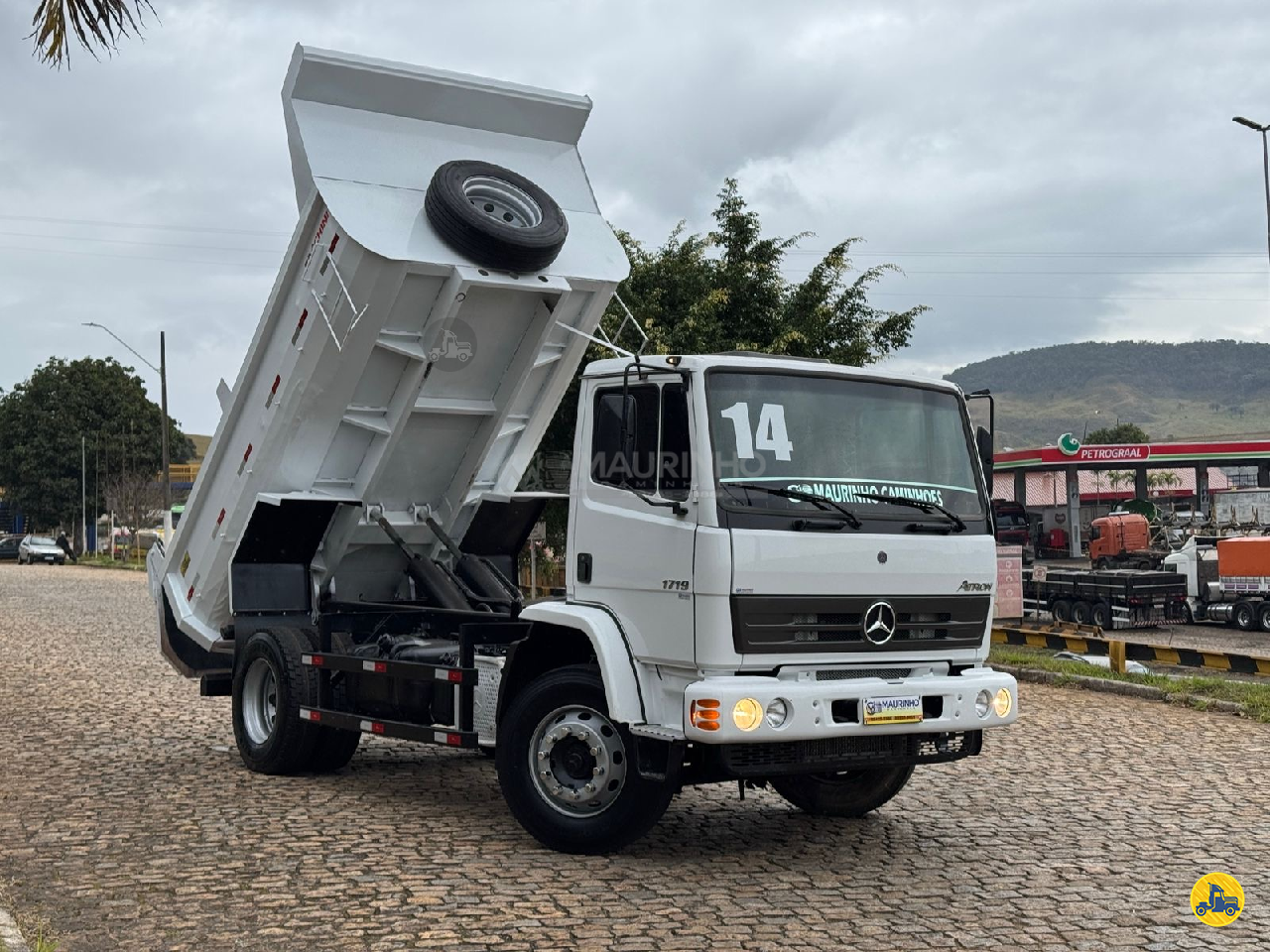 CAMINHAO MERCEDES-BENZ MB 1719 Caçamba Basculante Toco 4x2 Maurinho Caminhões JOAO MONLEVADE MINAS GERAIS MG