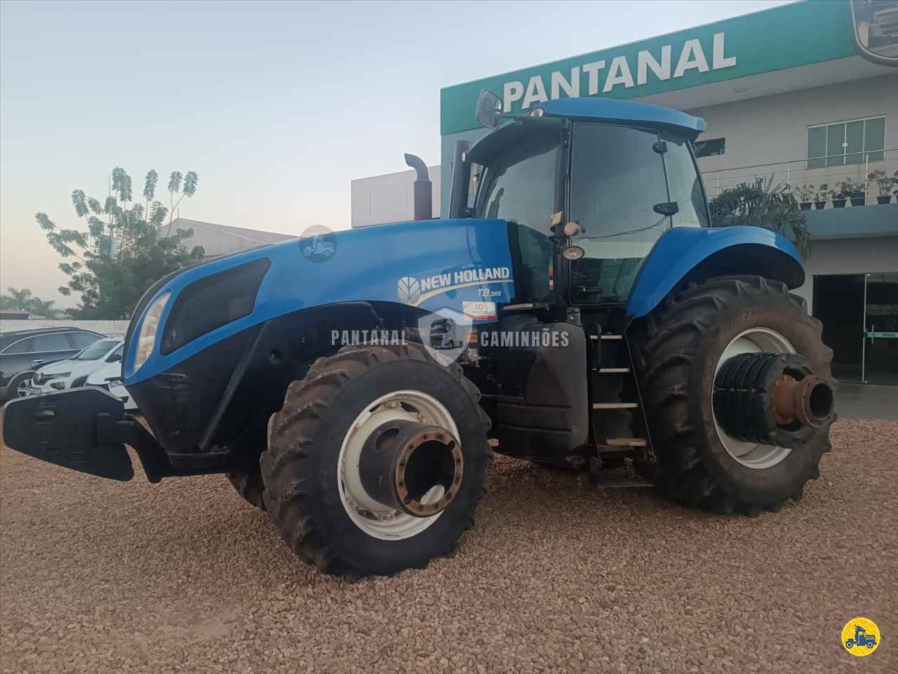 TRATOR NEW HOLLAND NEW T8 385 Tração 4x4 Pantanal Caminhões RONDONOPOLIS MATO GROSSO MT