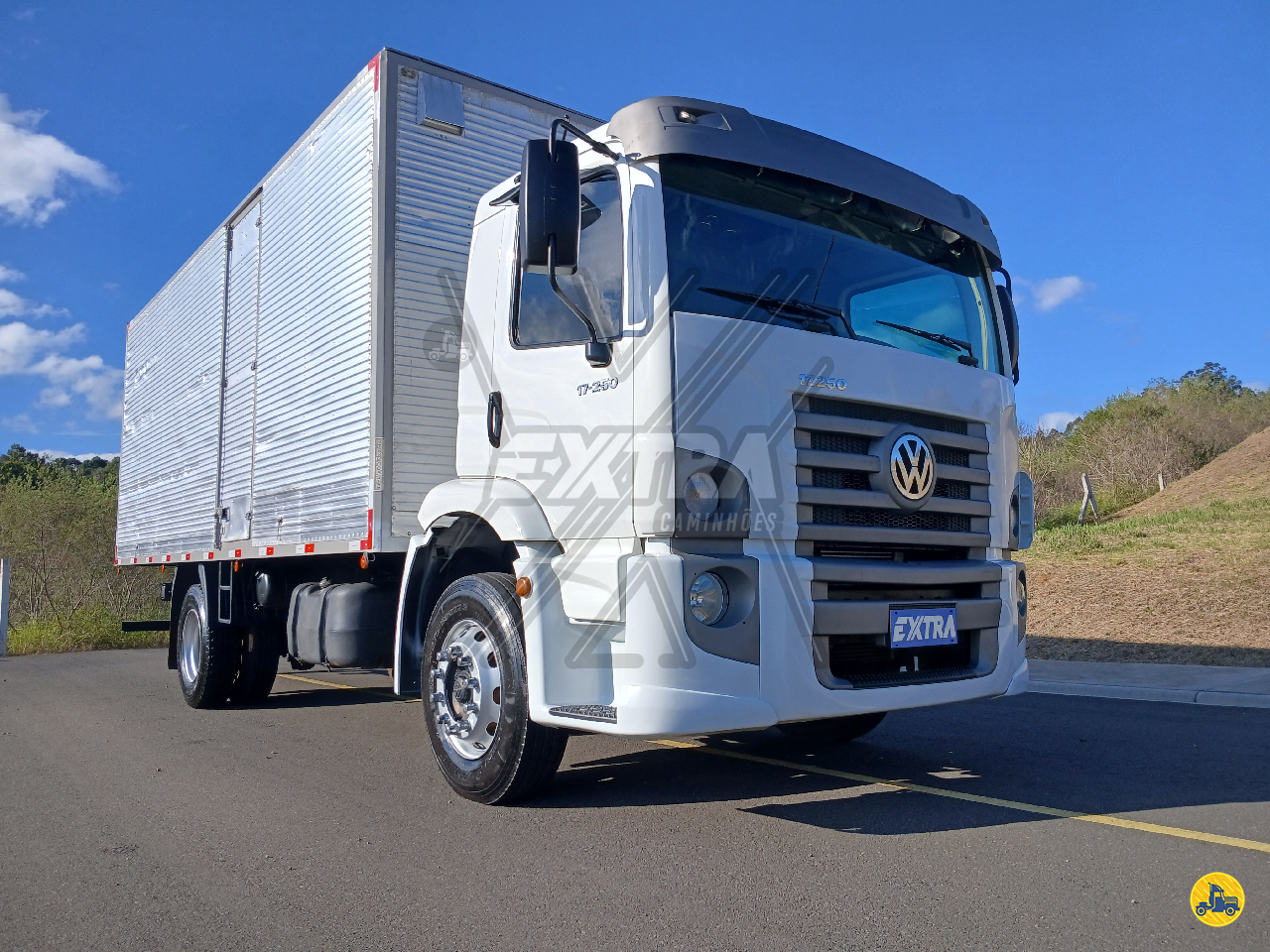 CAMINHAO VOLKSWAGEN VW 17250 Baú Furgão Toco 4x2 Extra Caminhões CONCORDIA SANTA CATARINA SC
