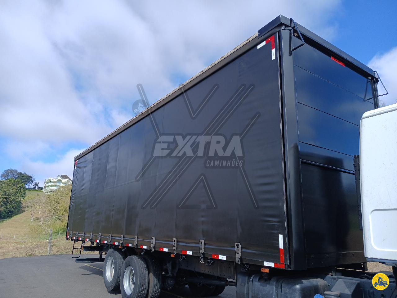 CARROCERIA SOBRE CHASSI  TRUCK BAU SIDER Extra Caminhões CONCORDIA SANTA CATARINA SC