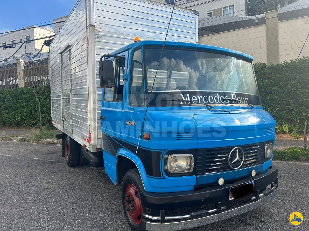 CAMINHAO MERCEDES-BENZ MB 608 Baú Furgão 3/4 6x2 Amazonas Caminhões CONTAGEM MINAS GERAIS MG