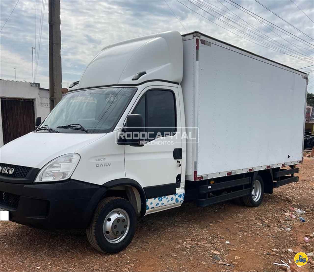CAMINHAO IVECO DAILY 55c17 Baú Furgão 3/4 4x2 RODOCAPITAL - TRUCKVAN BRASILIA DISTRITO FEDERAL DF