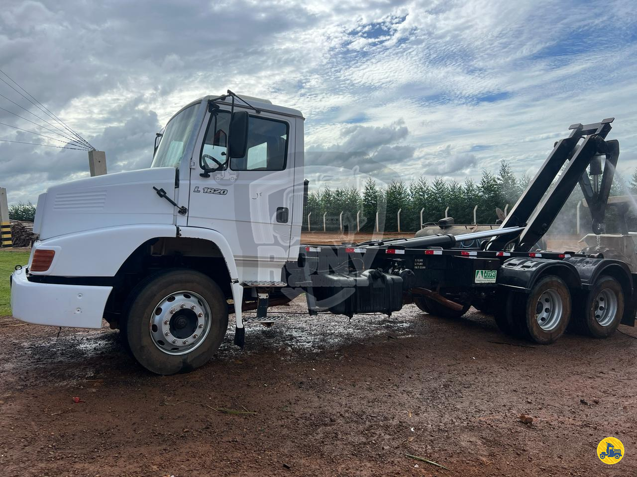 CAMINHAO MERCEDES-BENZ MB 1620 Roll ON OFF Cavalo 6x2 Rony Caminhões e Carretas CHAPADAO DO SUL MATO GROSSO DO SUL MS