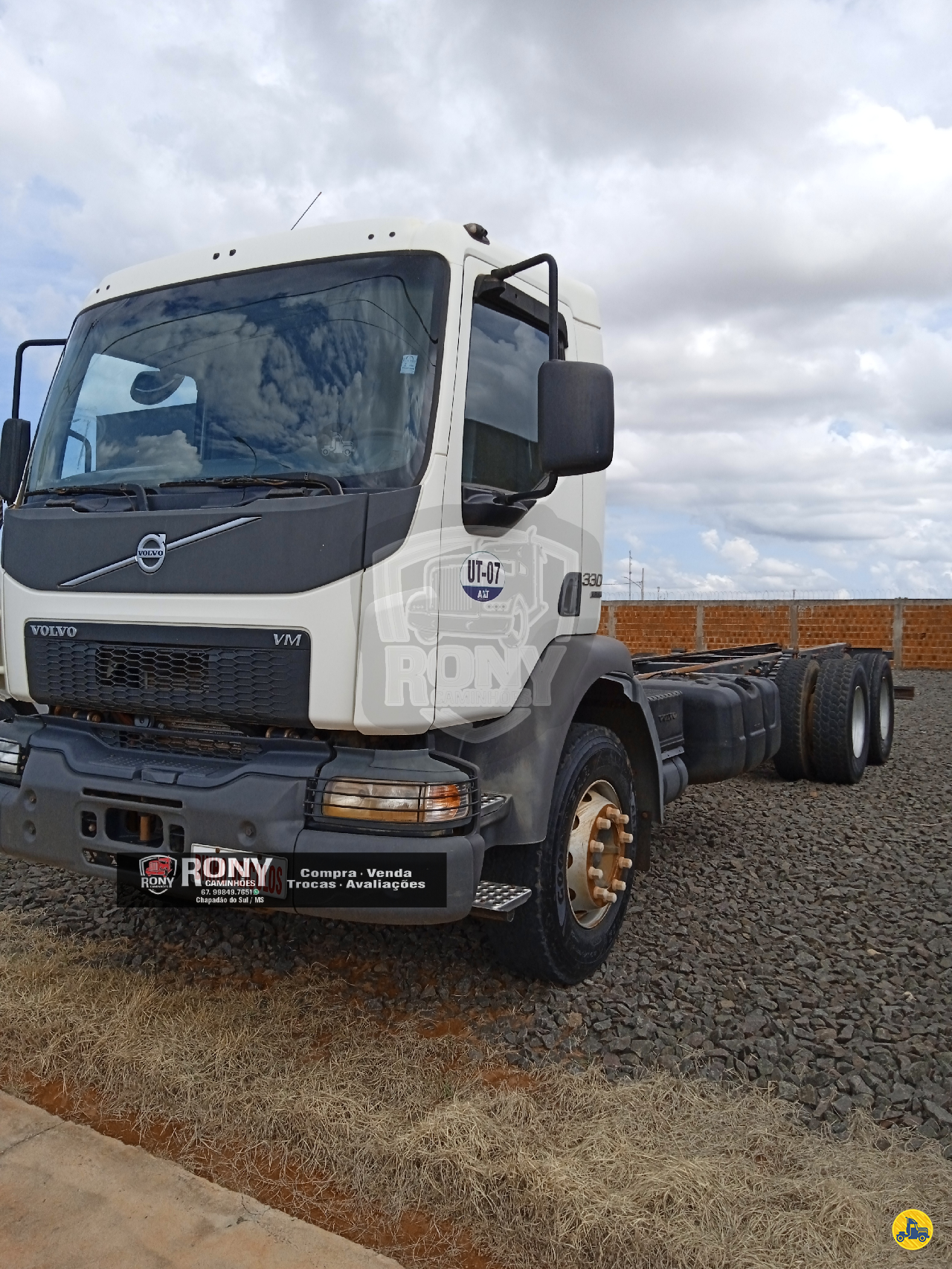 CAMINHAO VOLVO VOLVO VM 330 Chassis Cavalo 6x4 Rony Caminhões e Carretas CHAPADAO DO SUL MATO GROSSO DO SUL MS
