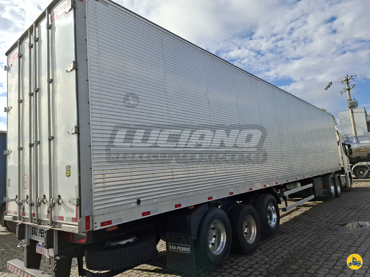 CARRETA SEMI-REBOQUE BAU FURGÃO Luciano Negrelli Transportes CURITIBA PARANÁ PR