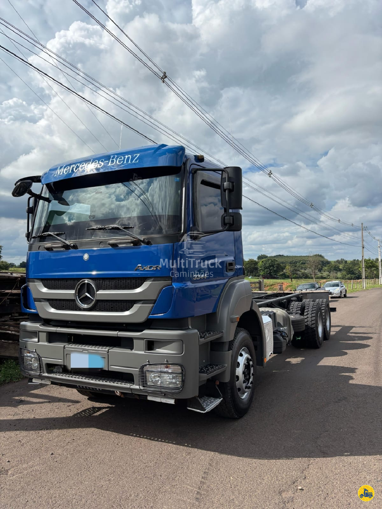 MB 3344 de MultiTruck Caminhões e Implementos