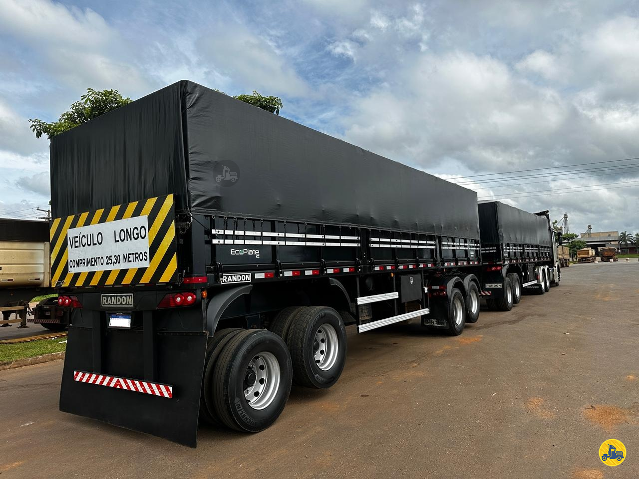 CARRETA RODOTREM GRANELEIRO Gerominho Implementos Rodoviários - Guerra UBERLANDIA MINAS GERAIS MG