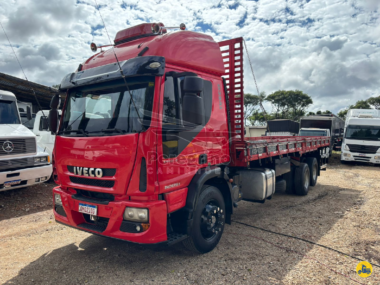 CAMINHAO IVECO TECTOR 240E28 Carga Seca Truck 6x2 Peregrino Caminhões CURITIBA PARANÁ PR