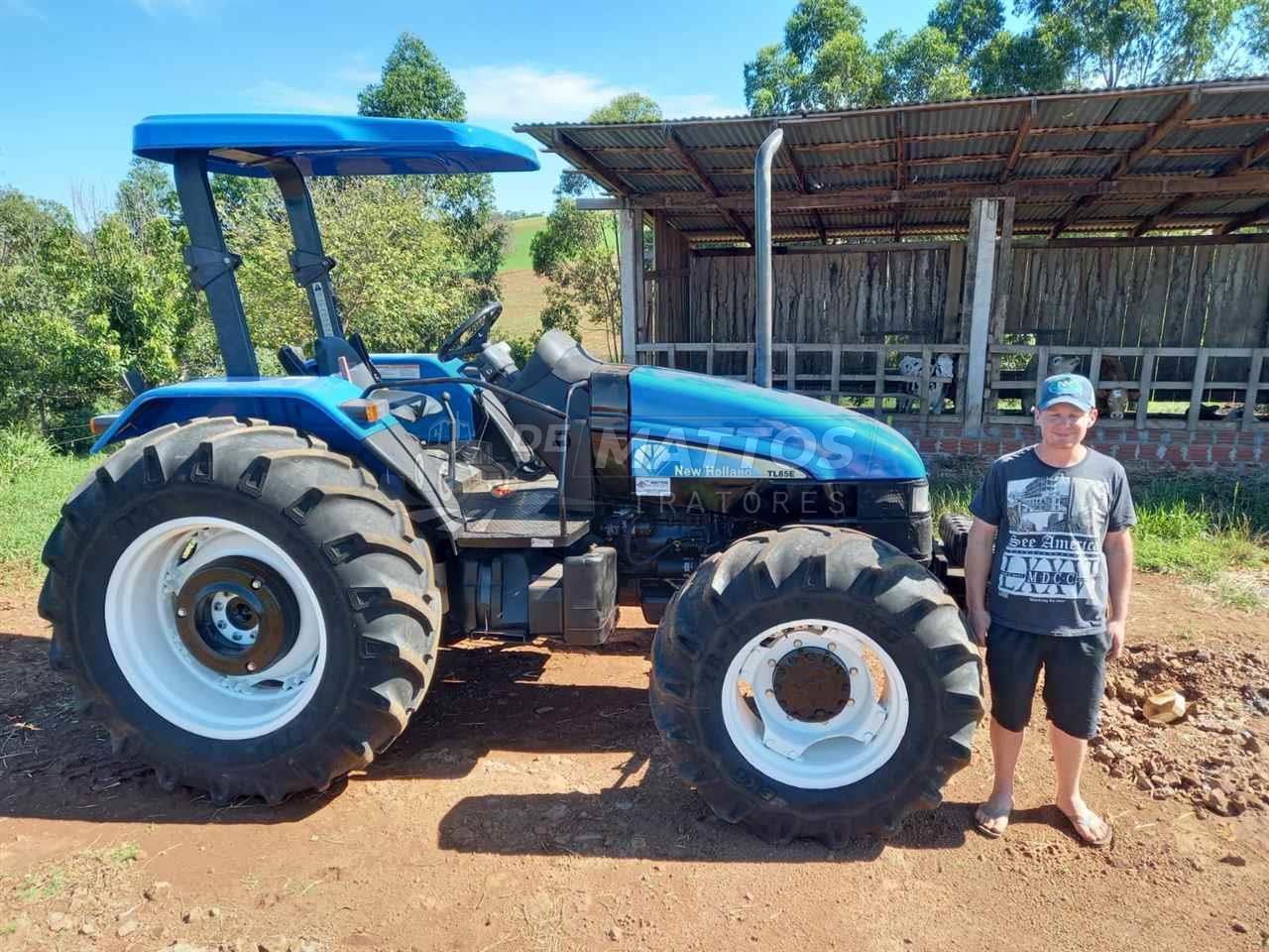 Agradecemos a família do Sr Nelson Valdir Grams da cidade de Cândido Godoi R/S pela aquisição de um trator New Holland TL85. Obrigado pela escolha e a preferência. Que este equipamento traga ainda mais eficiência para suas atividades. 