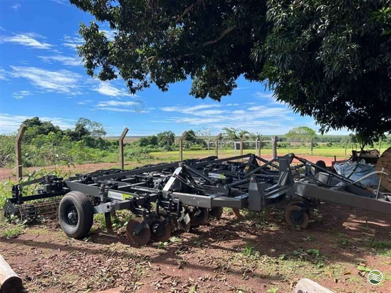IMPLEMENTOS AGRICOLAS ESCARIFICADOR 21 HASTES DISCO CORTE Usado Agro Máquinas Agrícolas RONDONOPOLIS MATO GROSSO MT