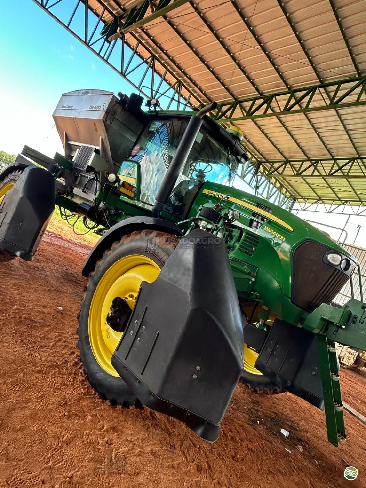 DISTRIBUIDOR AUTOPROPELIDO JOHN DEERE DISTRIBUIDOR M4040DN Usado Agro Máquinas Agrícolas RONDONOPOLIS MATO GROSSO MT