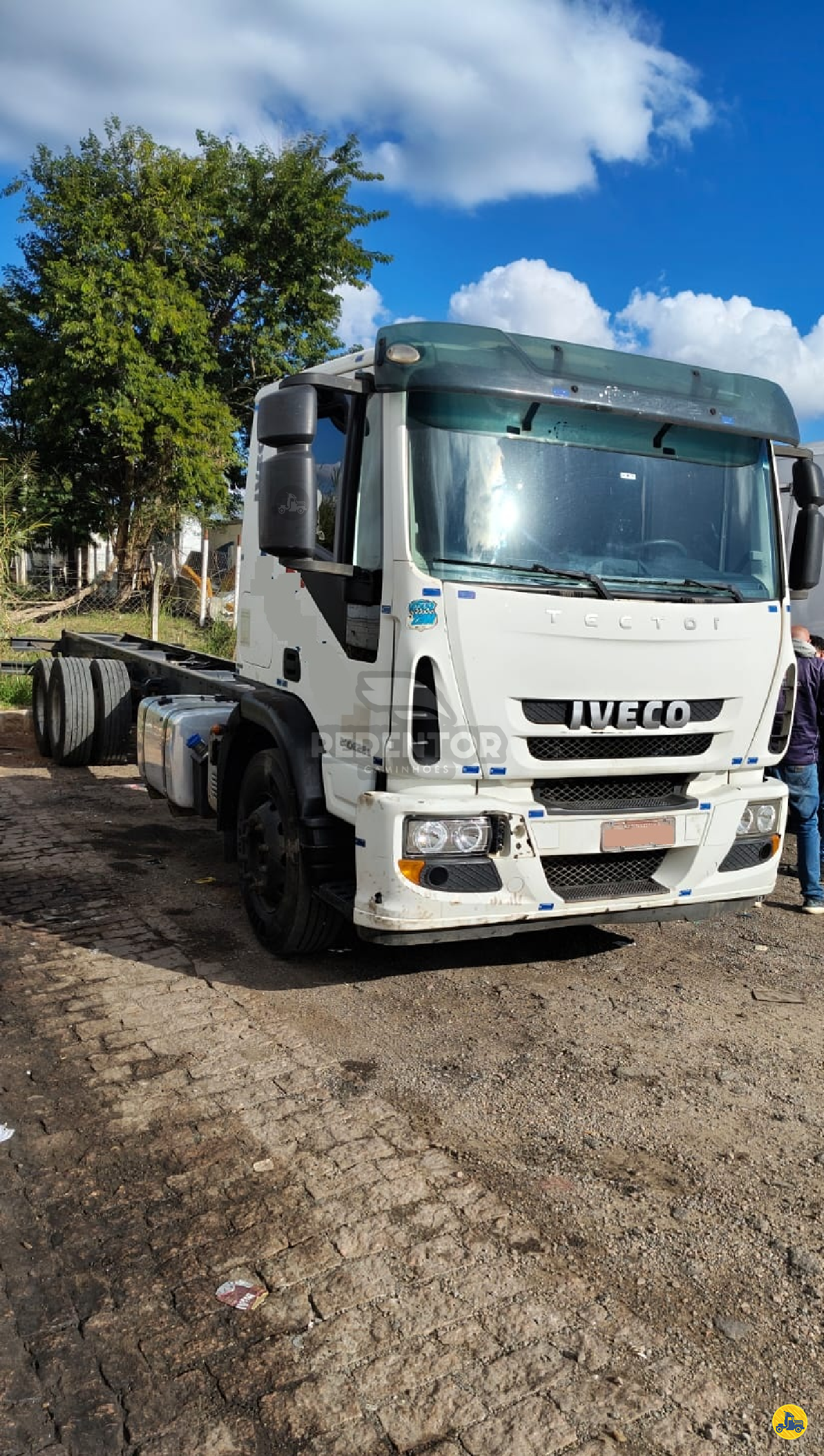 CAMINHAO IVECO TECTOR 240E28 Chassis Truck 6x2 Redentor Caminhões JUNDIAI SÃO PAULO SP