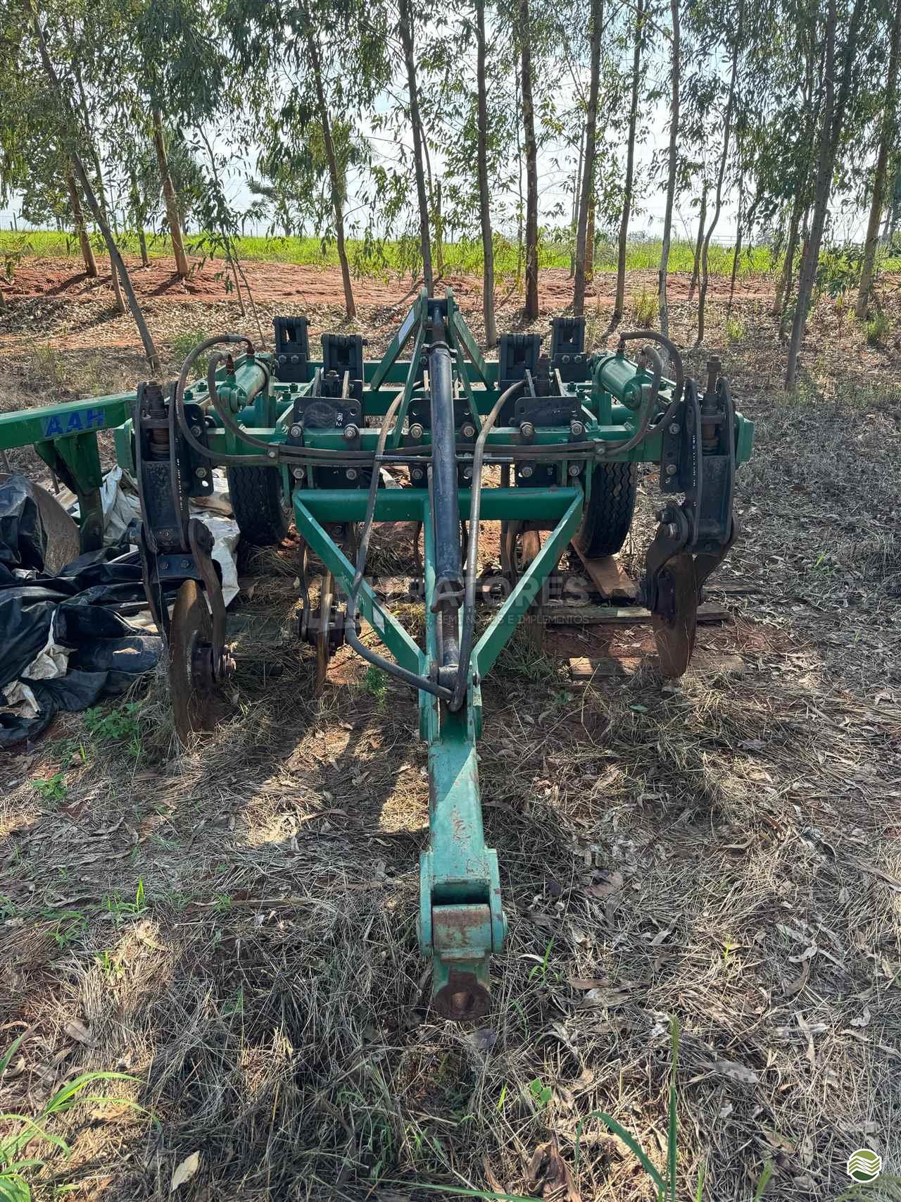 IMPLEMENTOS AGRICOLAS SUBSOLADOR 5 HASTES JM Tratores  ADAMANTINA SÃO PAULO SP