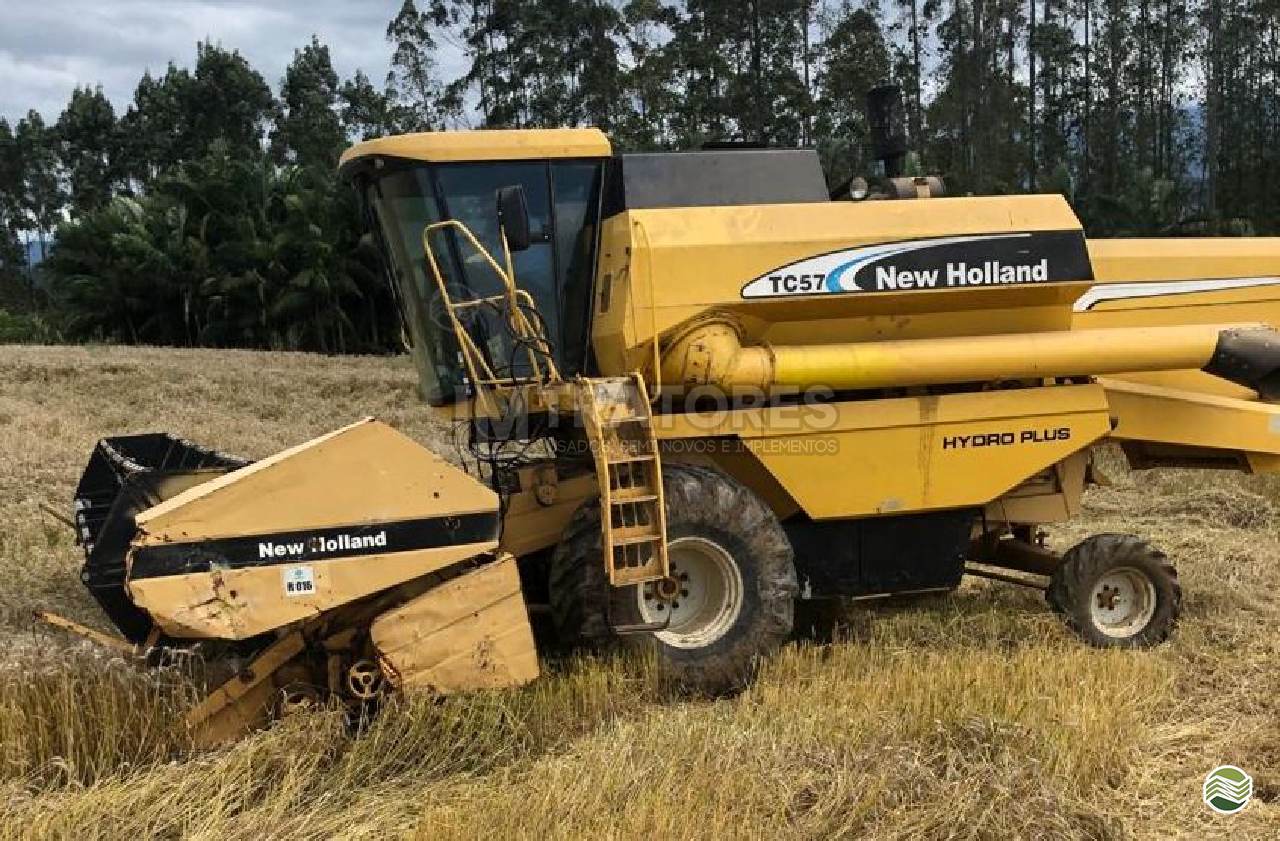 COLHEITADEIRA NEW HOLLAND TC 57 JM Tratores  ADAMANTINA SÃO PAULO SP