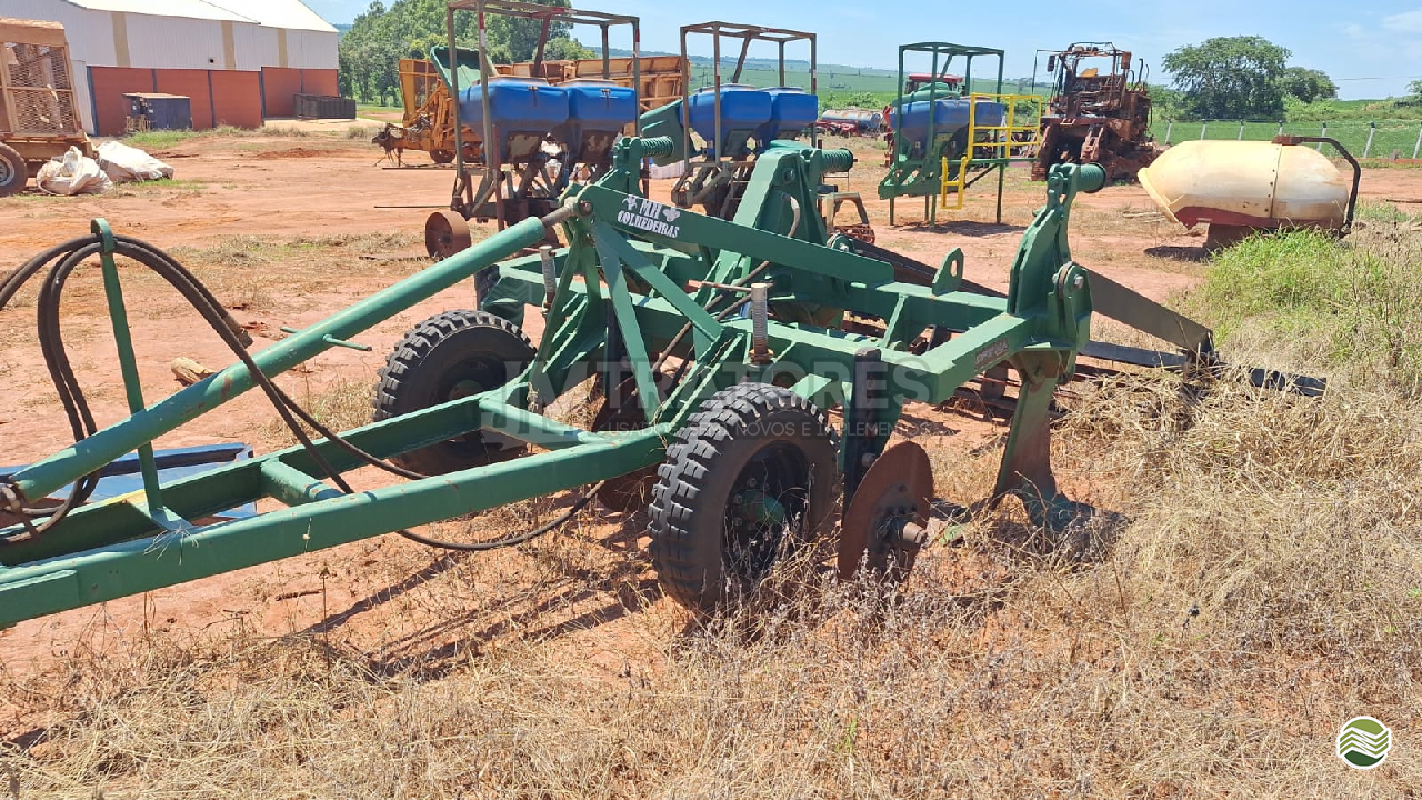 IMPLEMENTOS AGRICOLAS SUBSOLADOR 3 HASTES JM Tratores  ADAMANTINA SÃO PAULO SP