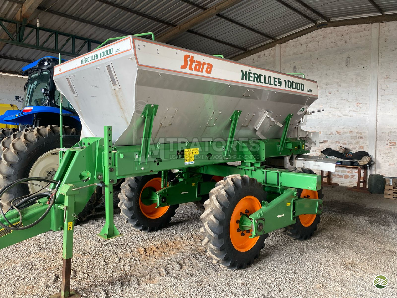 IMPLEMENTOS AGRICOLAS DISTRIBUIDOR CALCÁRIO 10000 Kg JM Tratores  ADAMANTINA SÃO PAULO SP