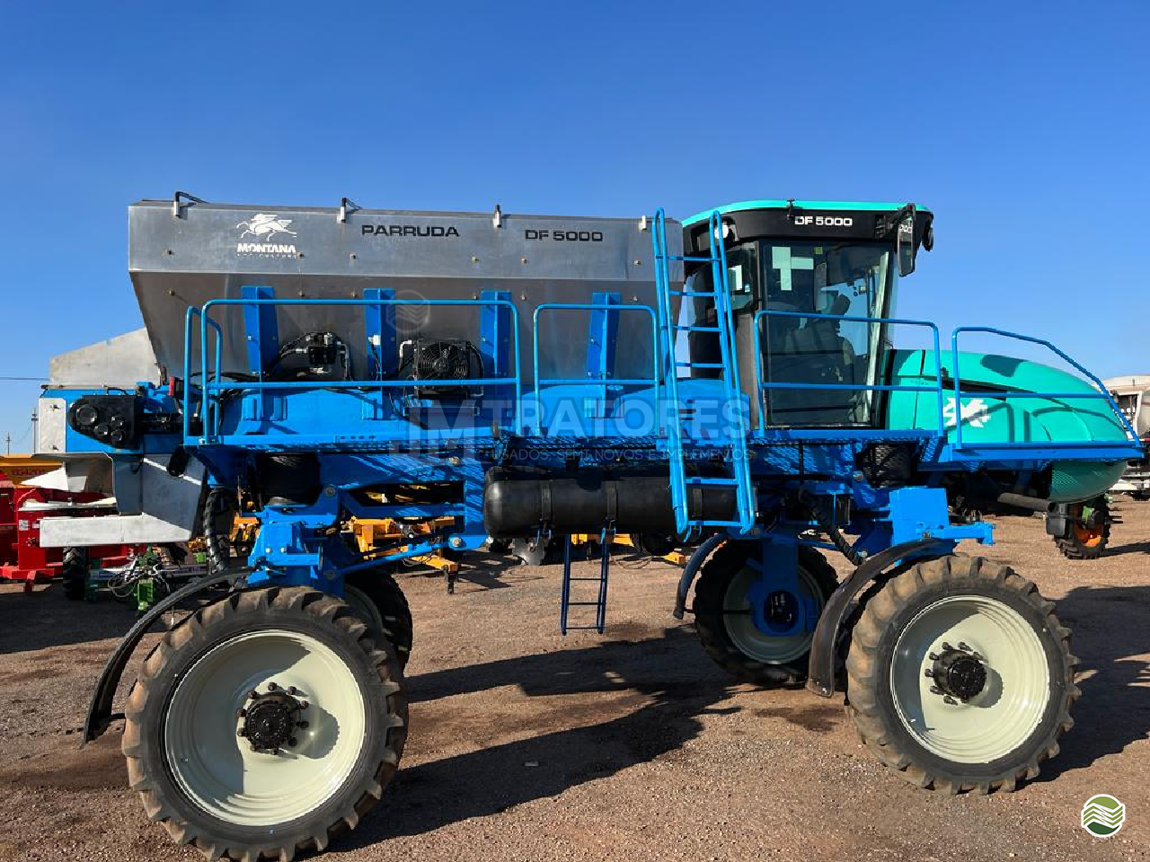 IMPLEMENTOS AGRICOLAS DISTRIBUIDOR CALCÁRIO 5000 Kg JM Tratores  ADAMANTINA SÃO PAULO SP