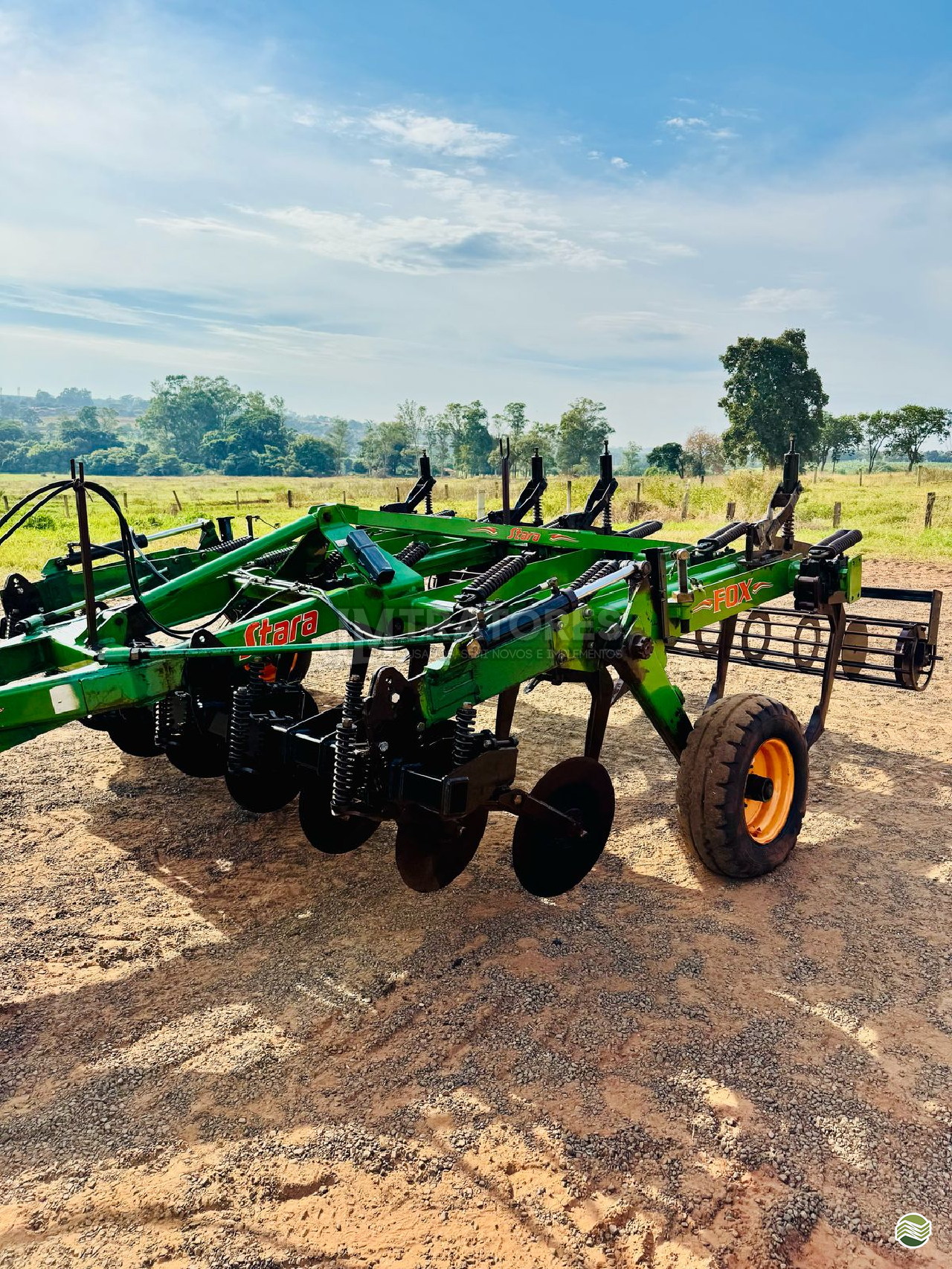IMPLEMENTOS AGRICOLAS SUBSOLADOR 13 HASTES DISCO CORTE JM Tratores  ADAMANTINA SÃO PAULO SP