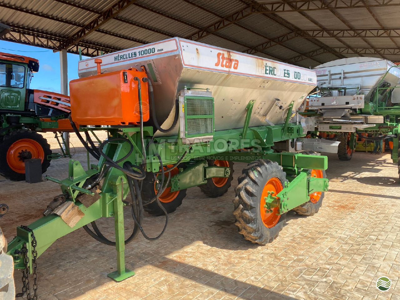 IMPLEMENTOS AGRICOLAS DISTRIBUIDOR CALCÁRIO 10000 Kg JM Tratores  ADAMANTINA SÃO PAULO SP