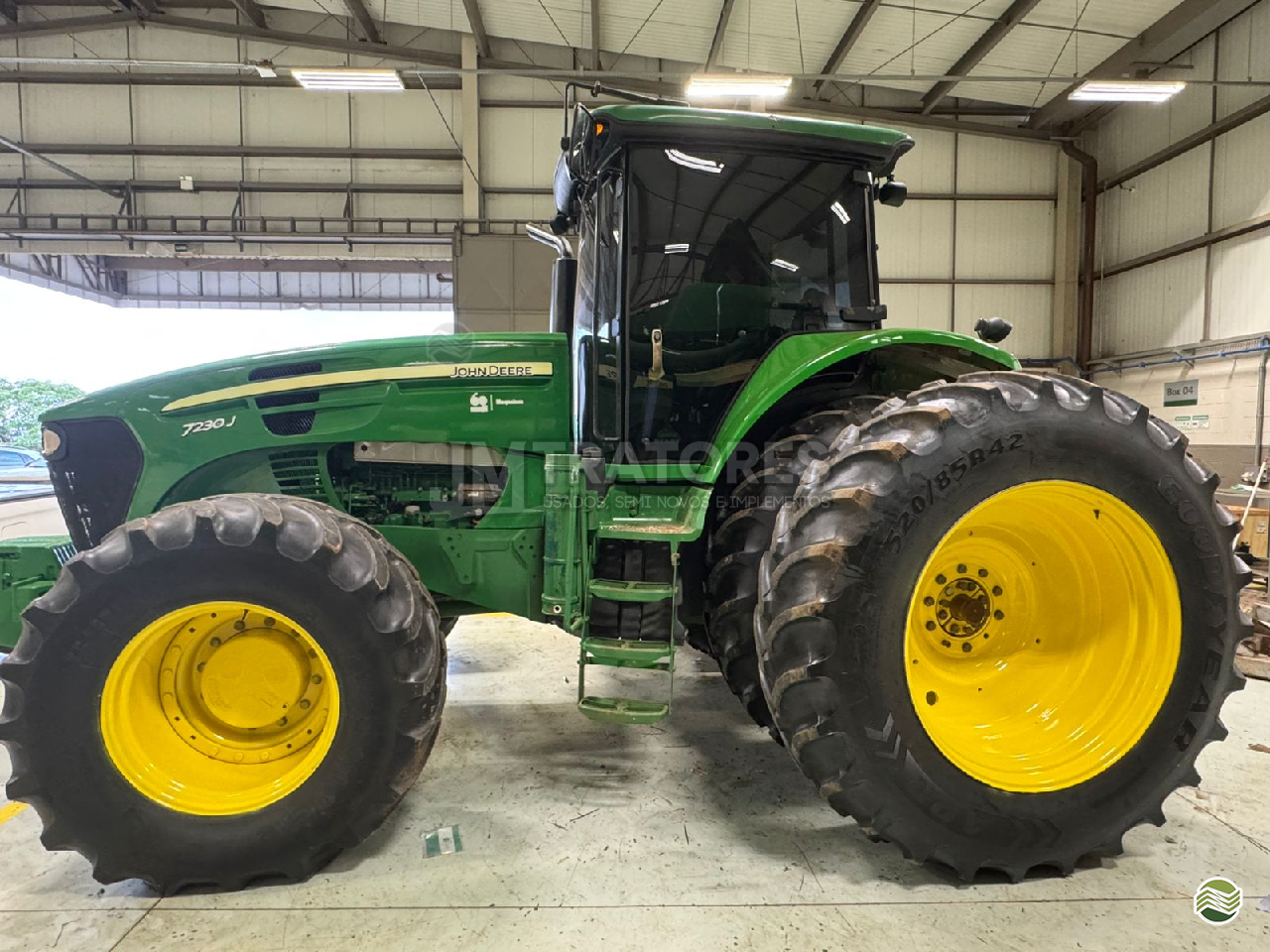 TRATOR JOHN DEERE JOHN DEERE 7230J Tração 4x4 JM Tratores  ADAMANTINA SÃO PAULO SP