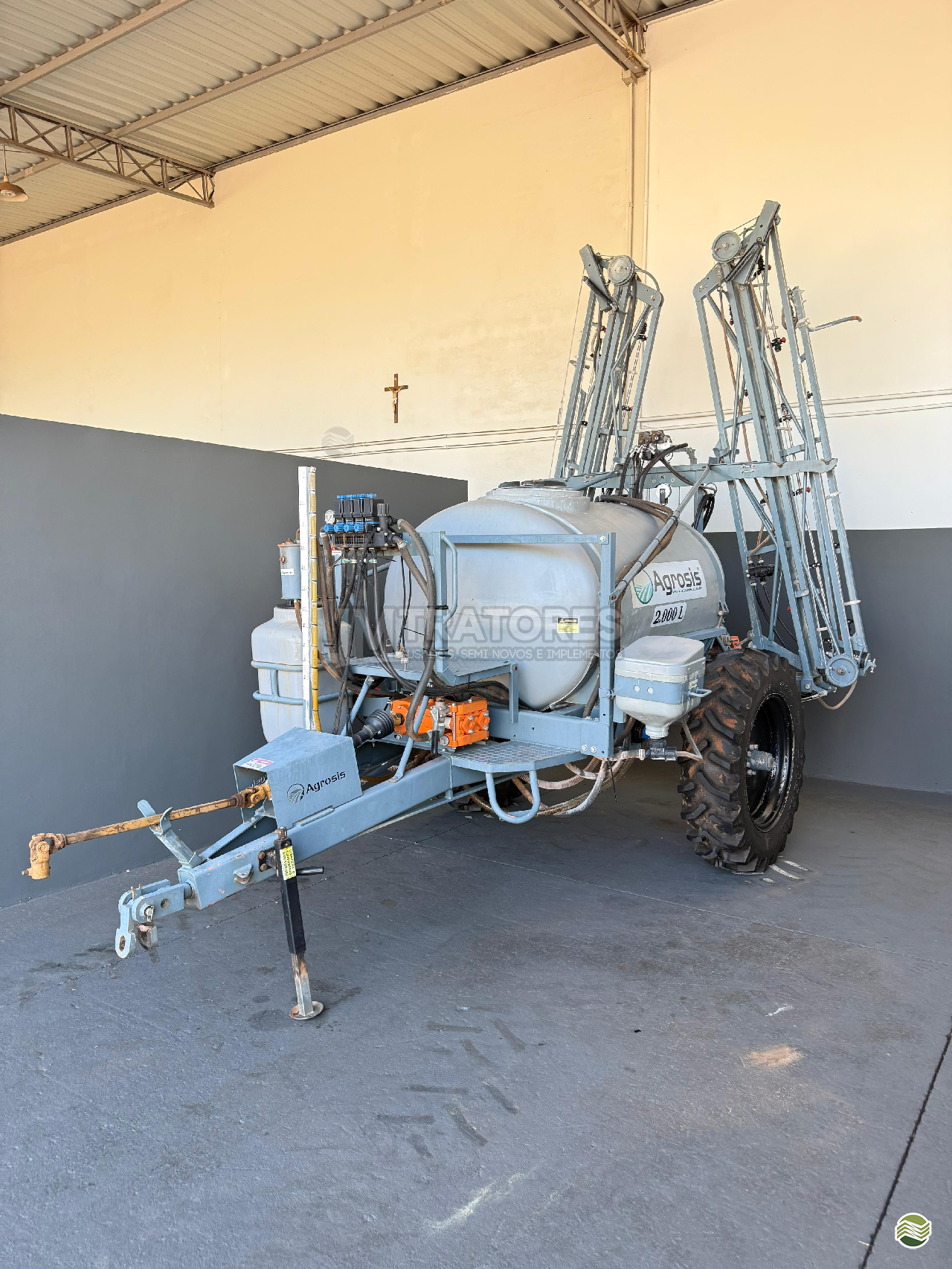 IMPLEMENTOS AGRICOLAS PULVERIZADOR 2000L JM Tratores  ADAMANTINA SÃO PAULO SP
