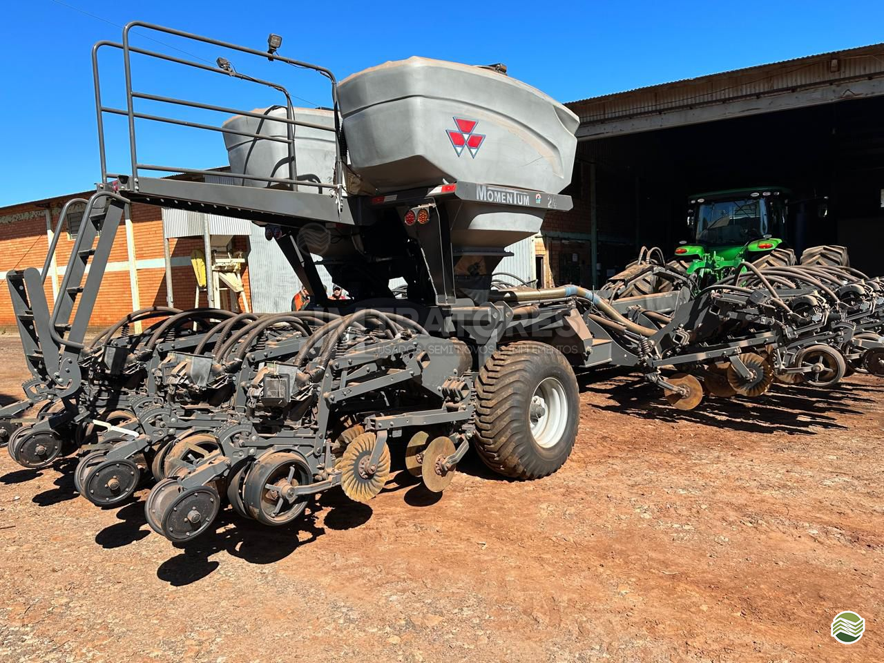 PLANTADEIRA MASSEY FERGUSON MOMENTUM 24F JM Tratores  ADAMANTINA SÃO PAULO SP
