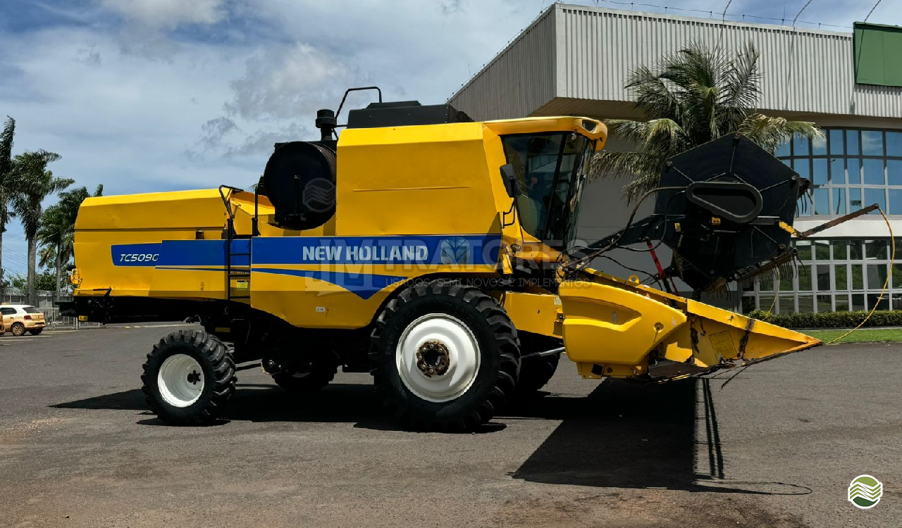 COLHEITADEIRA NEW HOLLAND TC 5090 JM Tratores  ADAMANTINA SÃO PAULO SP