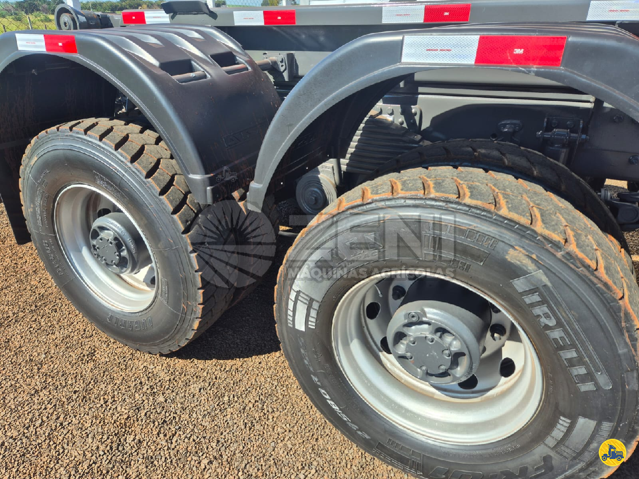 CAMINHAO VOLVO VOLVO VM 330 Roll ON OFF Cavalo 6x4 Zeni Máquinas Agrícolas CRISTALINA GOIAS GO