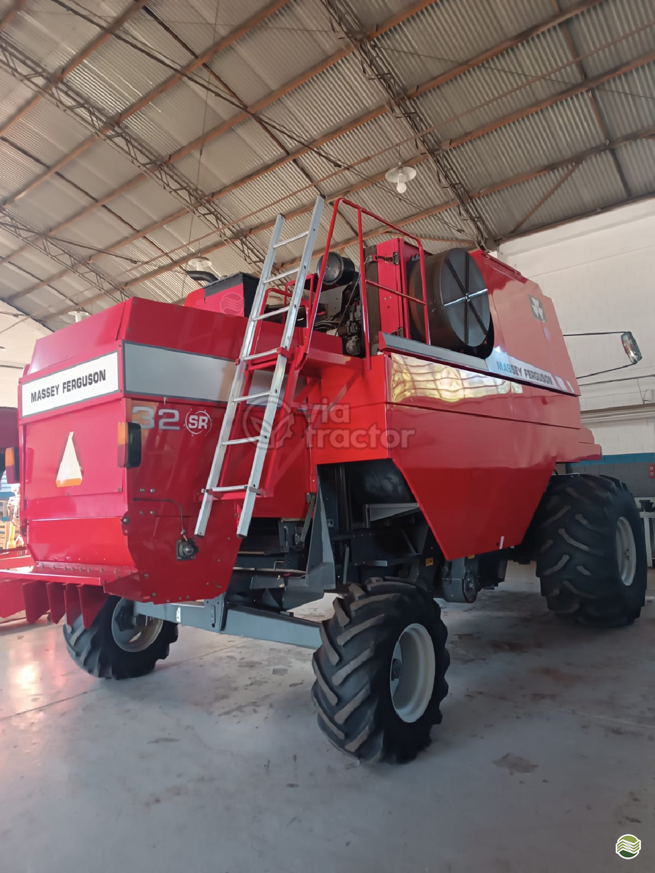 MF 32 de Via Tractor