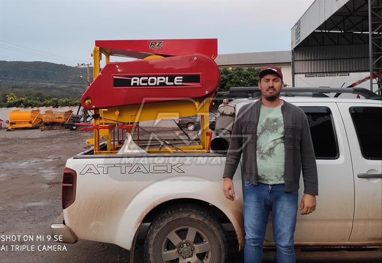 Queremos parabenizar hoje o nosso amigo Jenilso Vendrame, pela aquisição deste classificador de sementes ACOPLE. Muito obrigado por prestigiar a nossa empresa! Sucesso!
A ACOPLE é uma das excelentes marcas que você encontra na RZ MÁQUINAS! Confira!