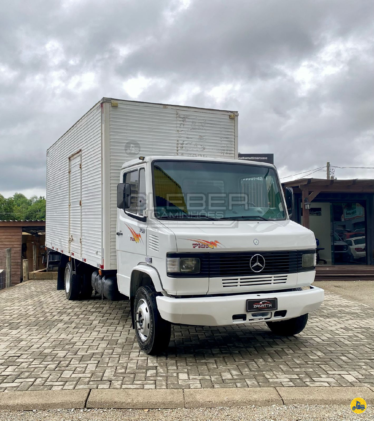 CAMINHAO MERCEDES-BENZ MB 710 Baú Furgão 3/4 4x2 Cleber Caminhões COCAL DO SUL SANTA CATARINA SC