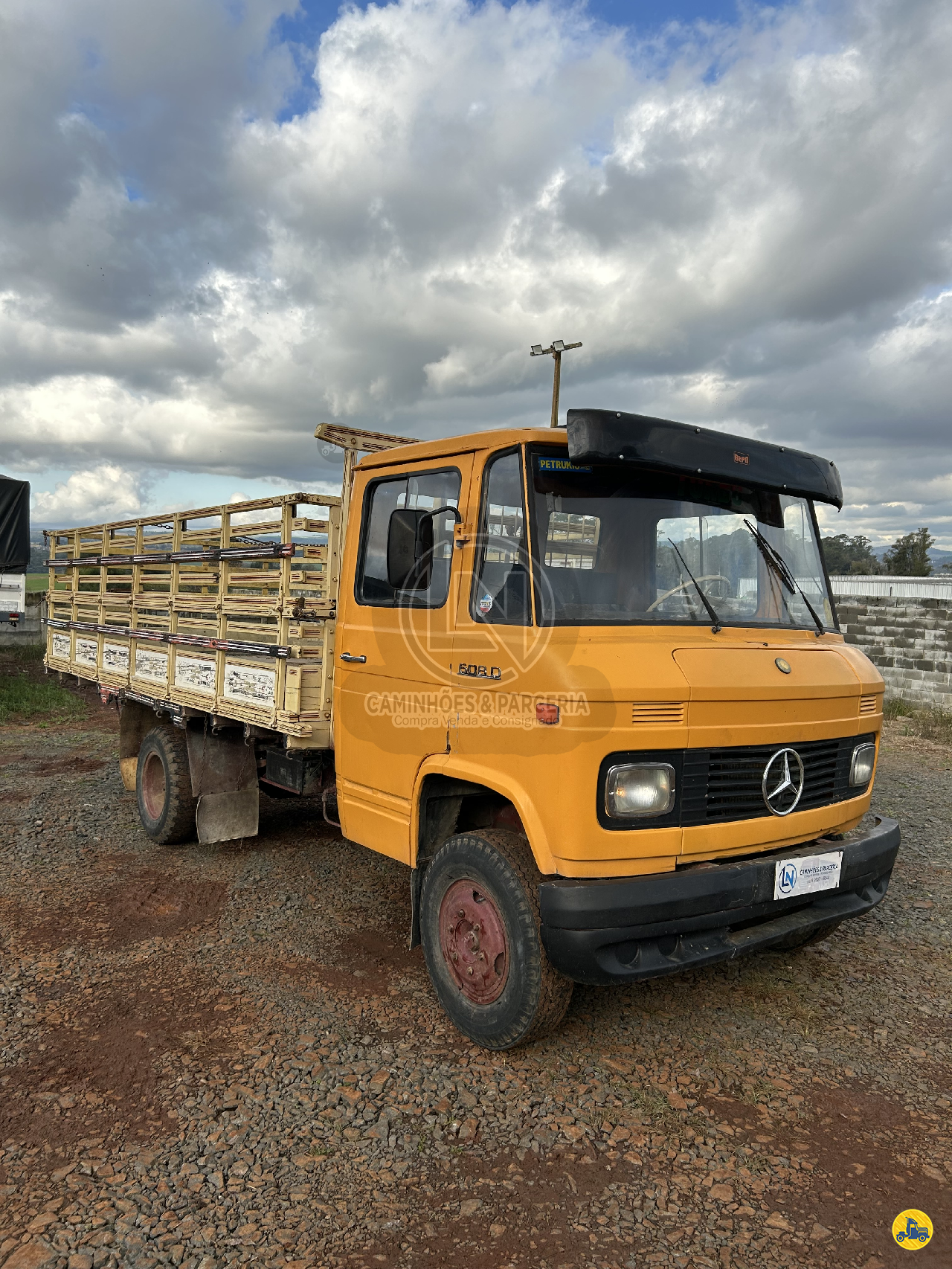 CAMINHAO MERCEDES-BENZ MB 608 Graneleiro Cavalo 4x2 LN Caminhões & Parceria Compra Venda e Consignado PONTA GROSSA PARANÁ PR