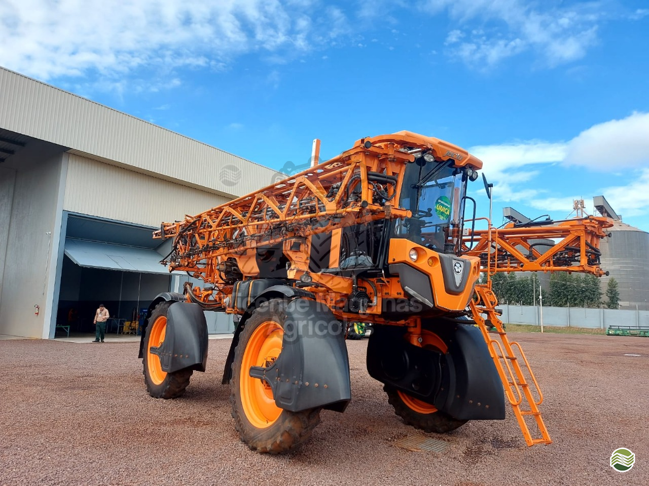 PULVERIZADOR JACTO UNIPORT 3030 Tração 4x4 Vicente Máquinas Agrícolas CASCAVEL PARANÁ PR
